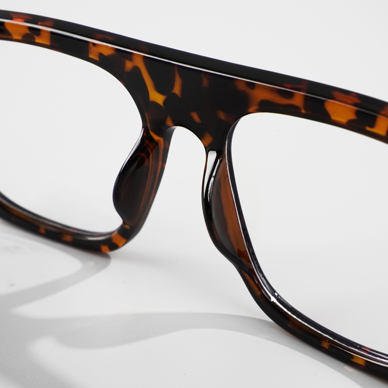 FOGLAX E159 M Tortoise, lifestyle image 7 of 8