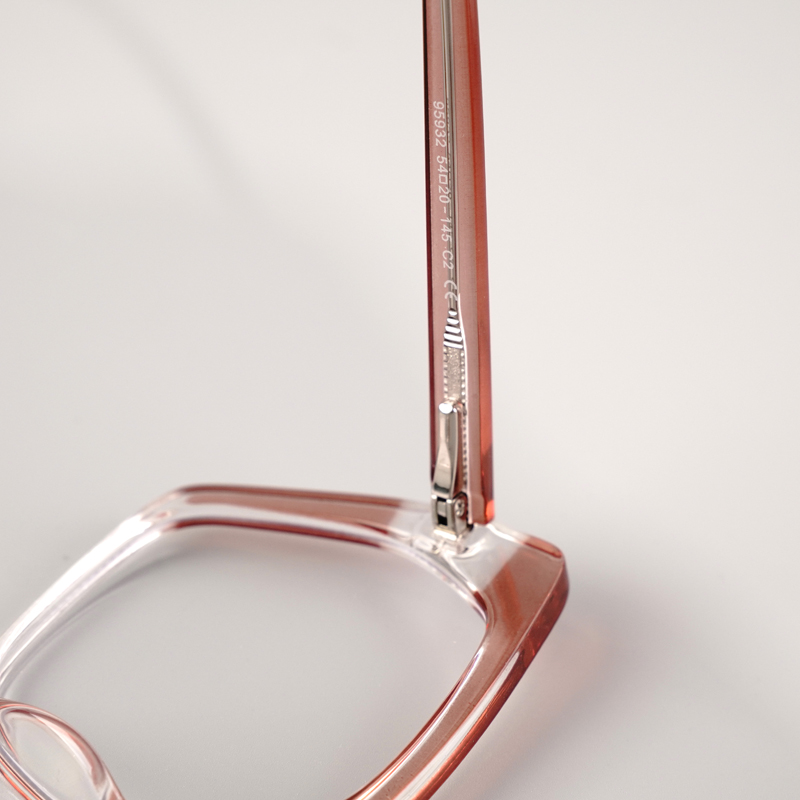 FOGLAX E209 M Pink Clear, lifestyle image 8 of 9
