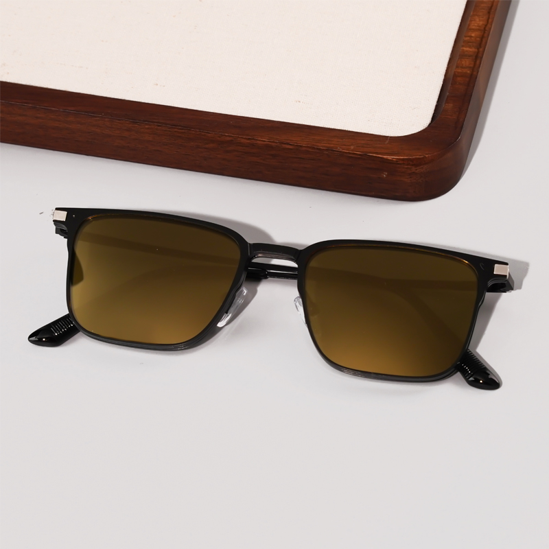 FOGLAX E310 Black L, lifestyle image 9 of 17