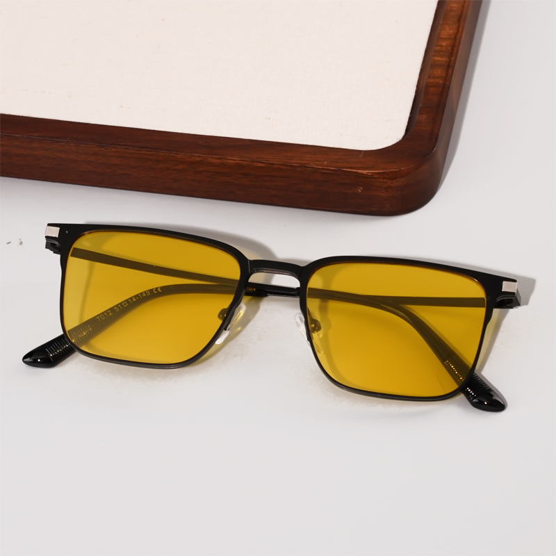 FOGLAX E310 Black L, lifestyle image 7 of 17