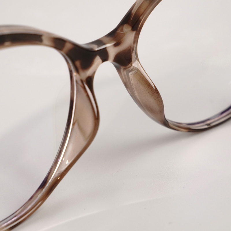 FOGLAX E139 M Black Tortoise, lifestyle image 7 of 8