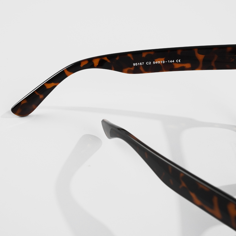 FOGLAX E159 M Tortoise, lifestyle image 8 of 8