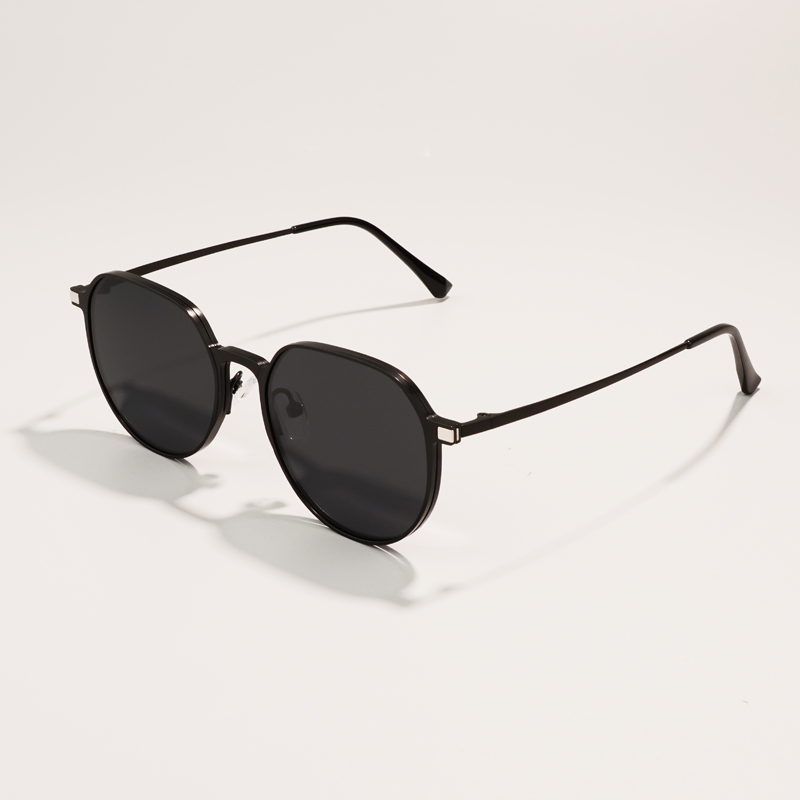 FOGLAX E312 Gunmetal L, lifestyle image 12 of 16