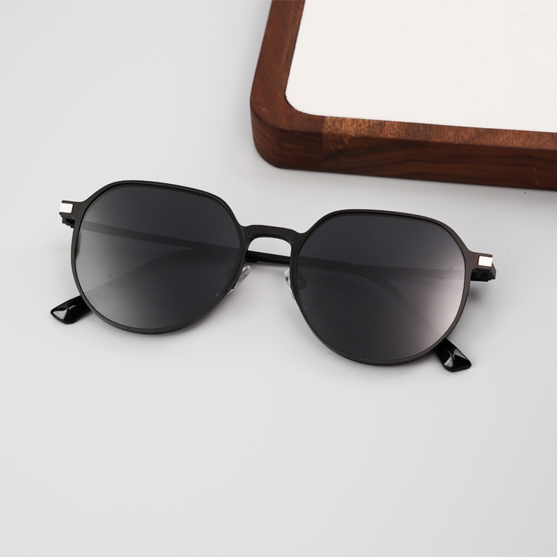 FOGLAX E312 Gunmetal L, lifestyle image 8 of 16