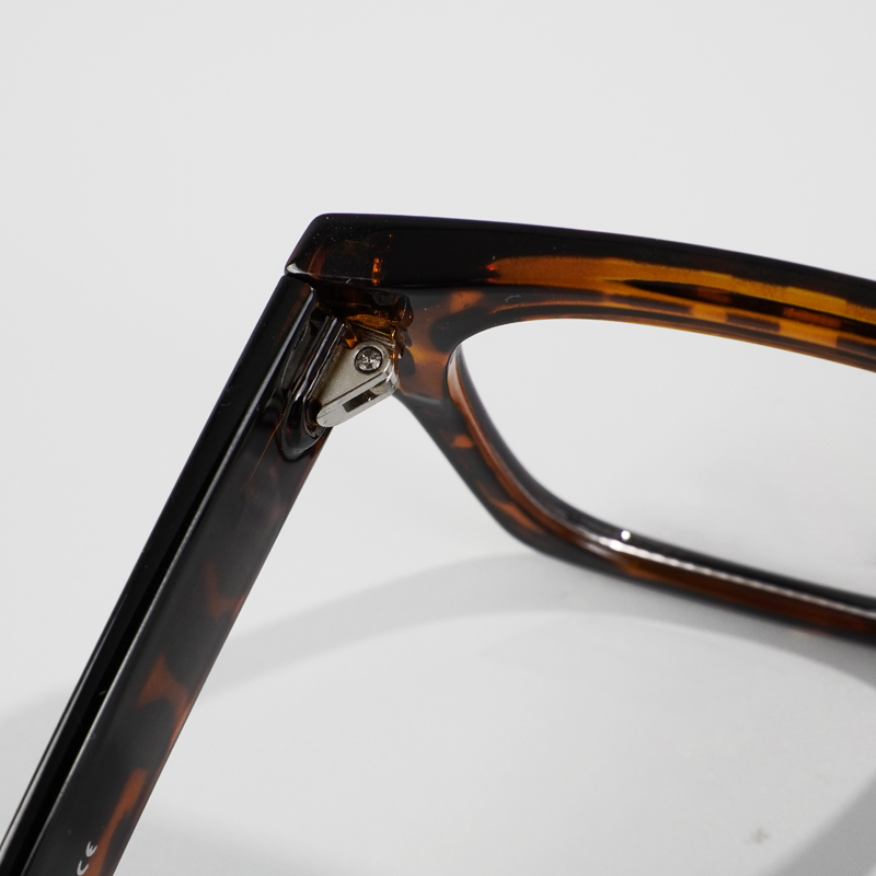 FOGLAX E159 M Tortoise, lifestyle image 6 of 8
