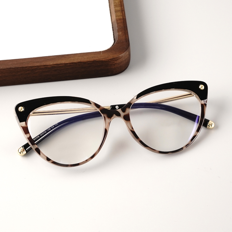 FOGLAX E139 M Black Tortoise, lifestyle image 4 of 8
