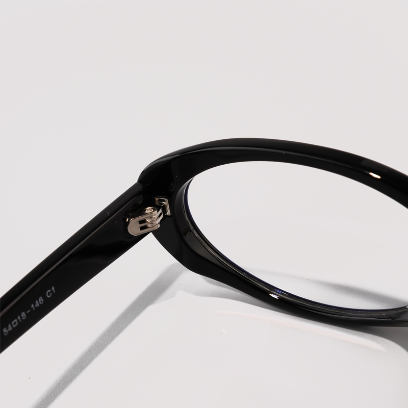 FOGLAX E323 Black L, lifestyle image 6 of 8
