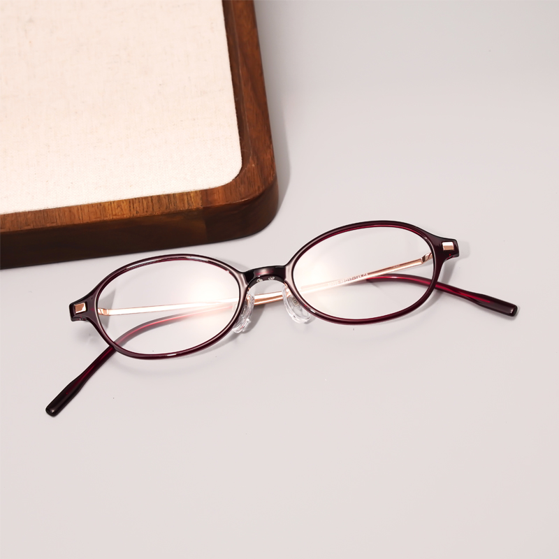 FOGLAX E322 Burgundy M, lifestyle image 4 of 8