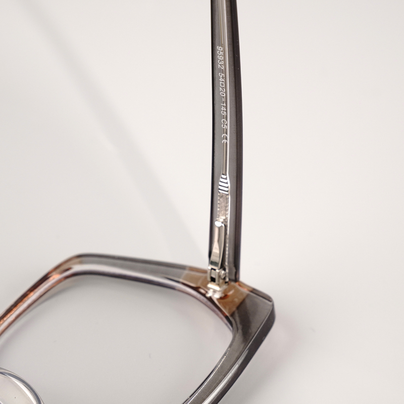 FOGLAX E209 M Brown Clear, lifestyle image 8 of 9
