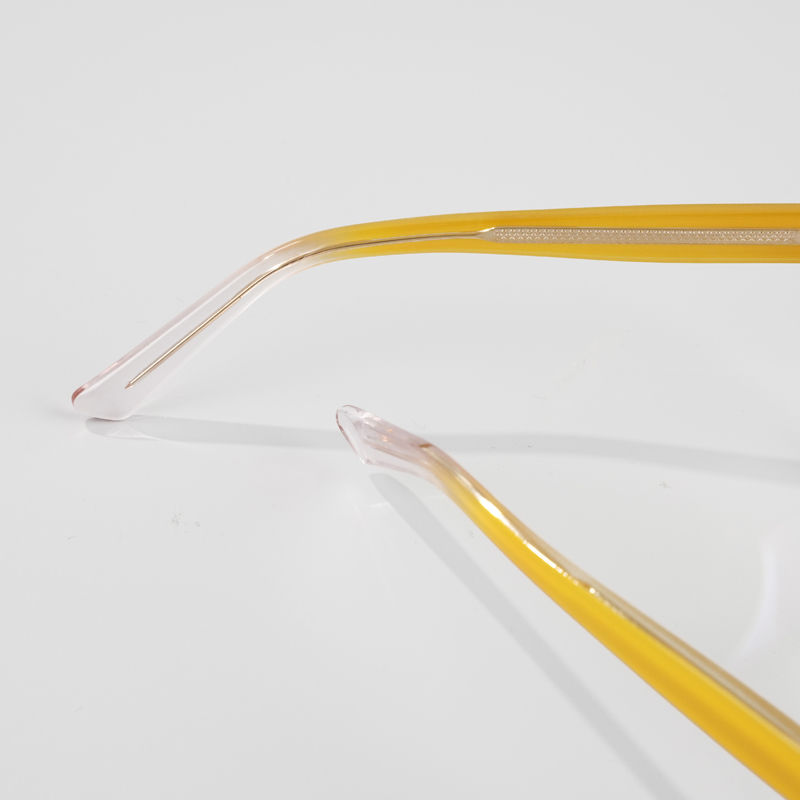 FOGLAX E224 M Yellow, lifestyle image 8 of 8